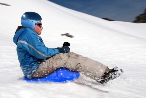 SANKI PLASTIKOWE DLA DZIECI ŚLIZG JABŁUSZKO NIEBIESKIE JEDNOCZĘŚCIOWE 52CM